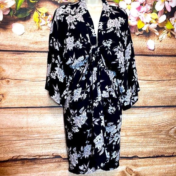 Spiritual Gangster Floral Black and White Kimono - Picture 4 of 10